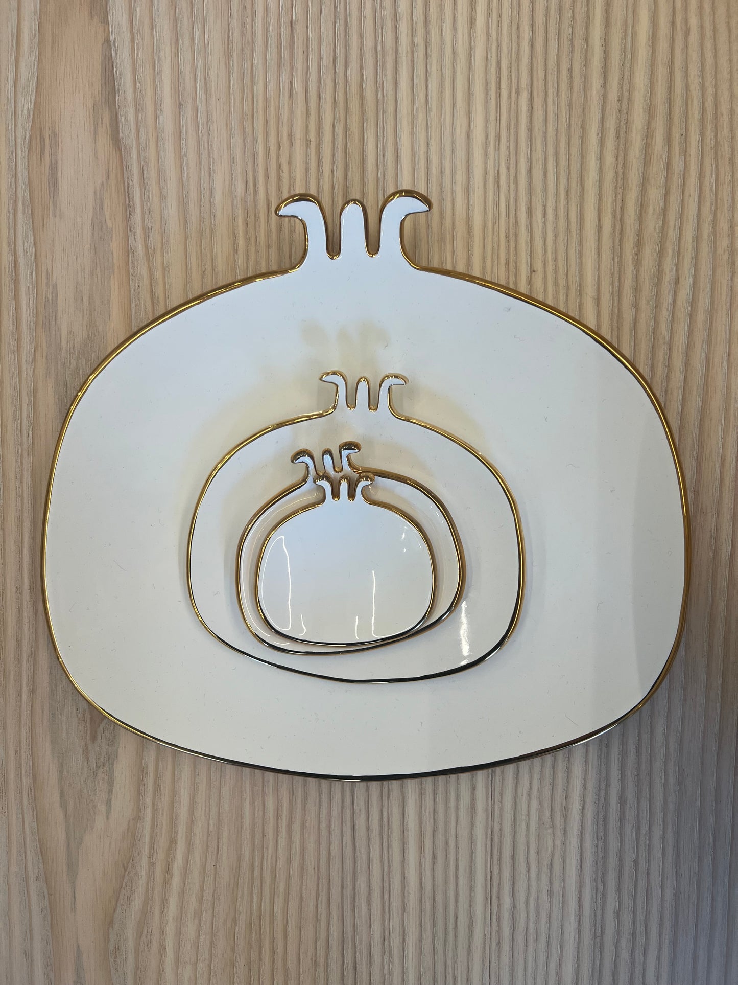 The plate in different sizes.