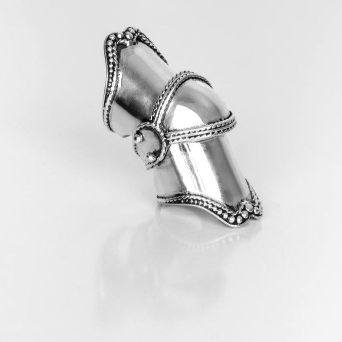 Silver ring with mobile pieces that can be fixed on finger joint and moving the finger