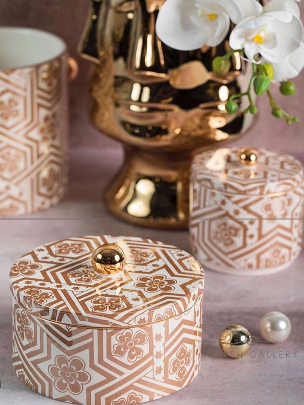 Handmade Ceramic container (Golden stars) by Rastin