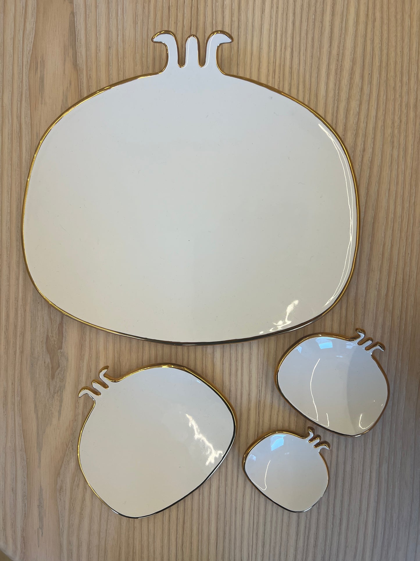 The plate in different sizes.