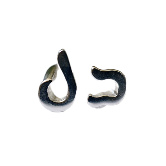 Silver Ring become in the shape of Del inscription, this word id Persian and means Heart.