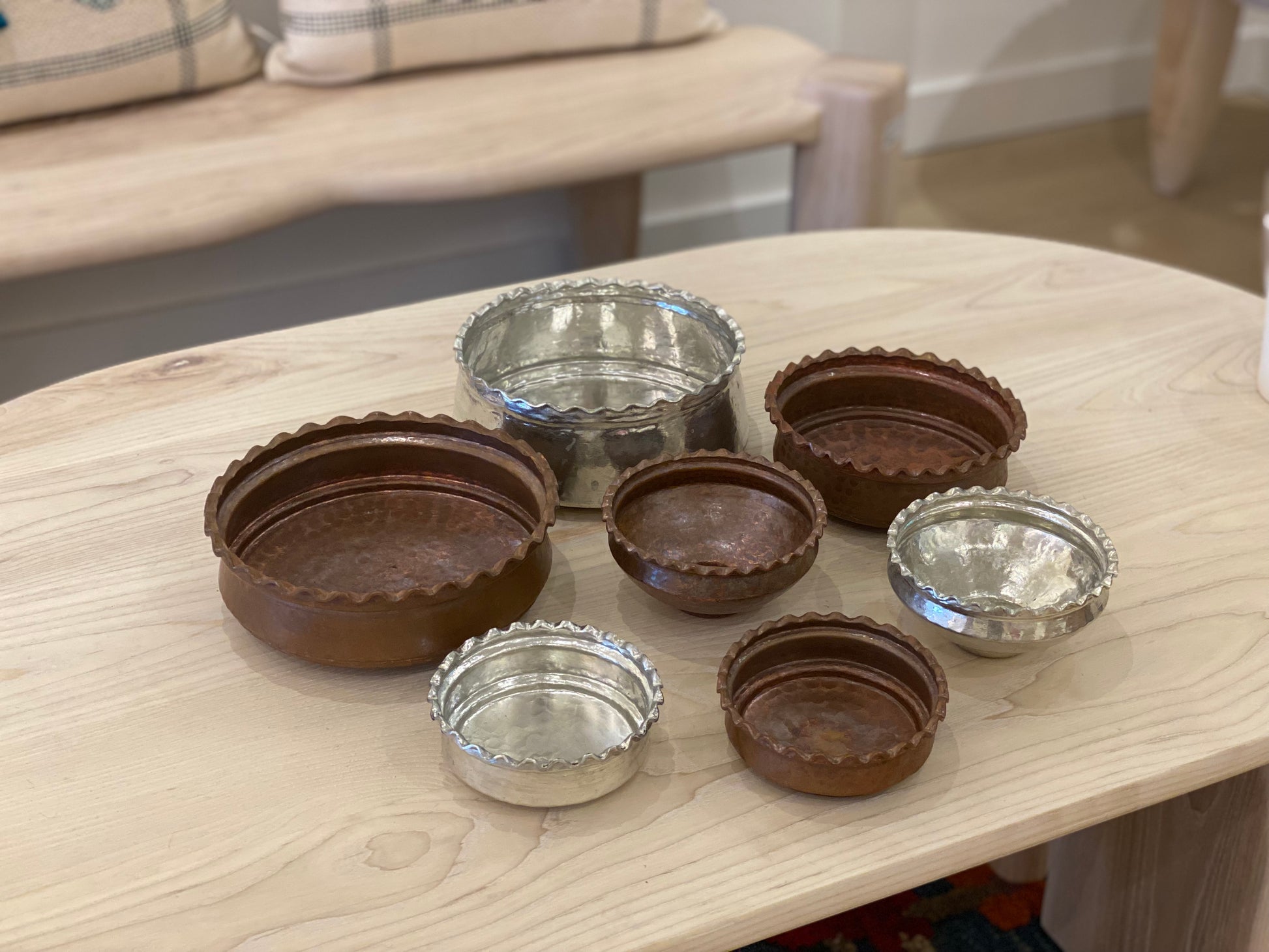 copper bowls with congress edge in different size and color.