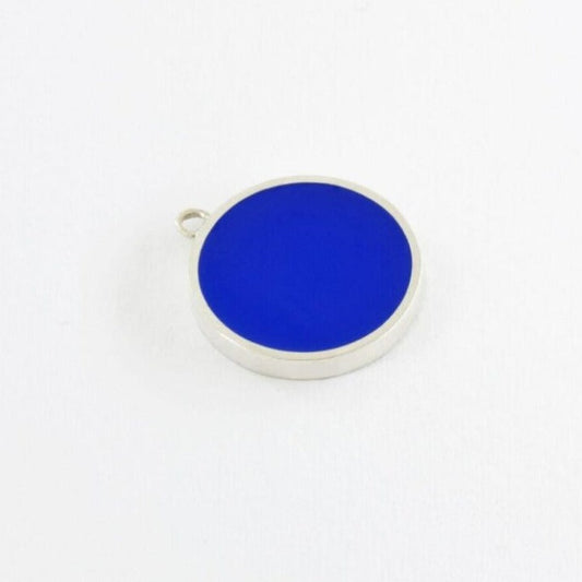 Round clip-on charm made by silver and filed by blue epoxy resin.