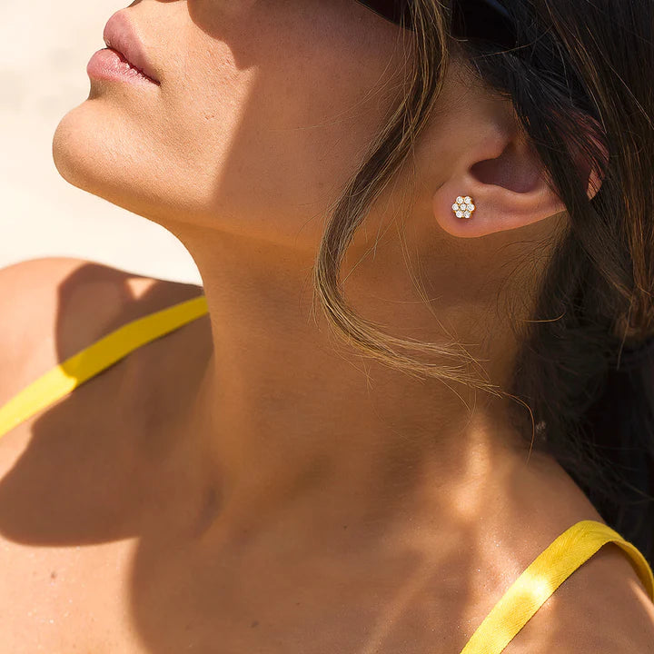 Flower 18k solid Gold Stud, Tille