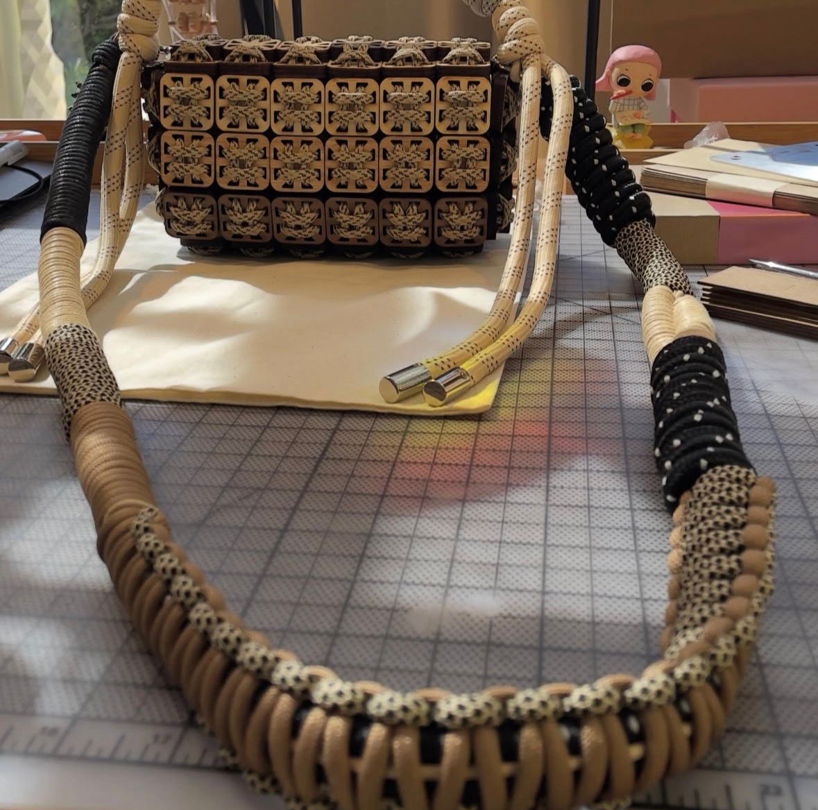 Handcrafted pixel bag in laser-cut wood and cord by Studio Jazbi