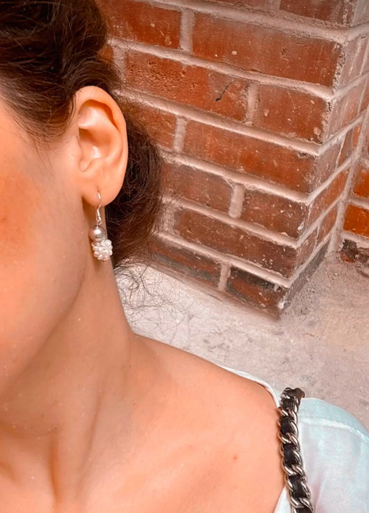 Pearl earrings, Sogoli