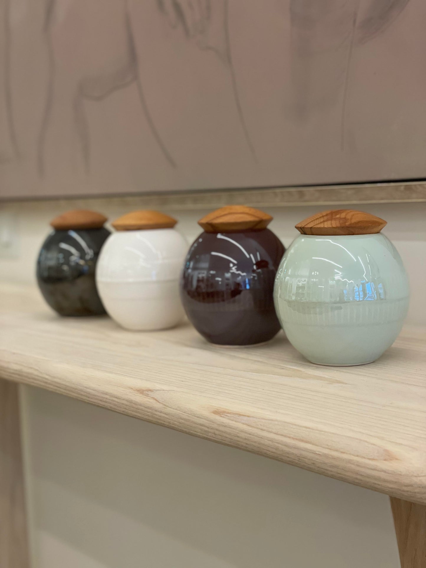 Bowls in shape of egg with wooden lid