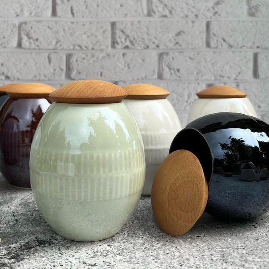 Ceramic bowls in different colors.